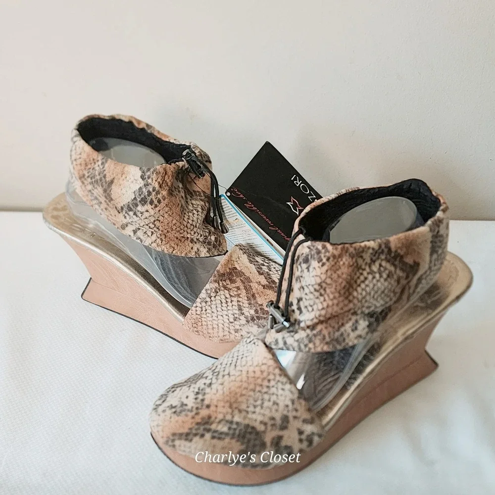 Reversible Ankle Wedge Sandals 12 NEW Tan Snakeskin Funky Platform Femme Queen